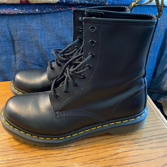 Dr. Martens virginia leather ankle boots, like new condition! - Picture 4 of 5